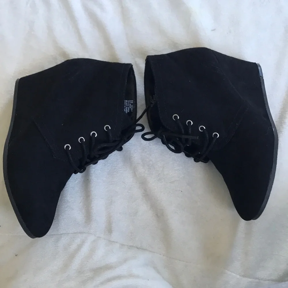 Black wedge heel booties, size 8 - Picture 7 of 13